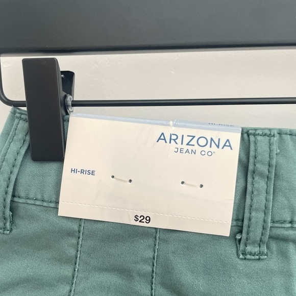 NWT Arizona Jeans Co. High Rise Silver Green Khaki Shorts junior 5 pleated - Picture 3 of 8